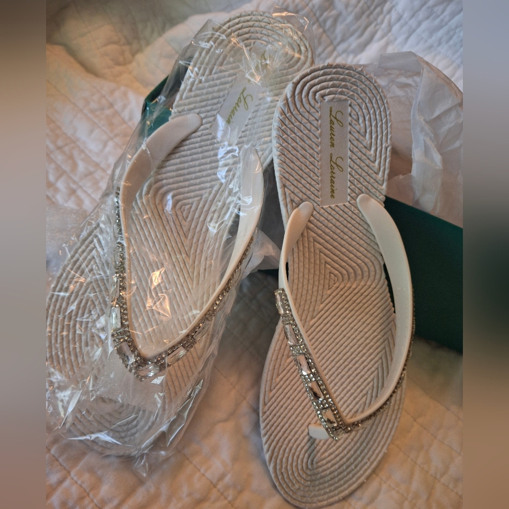 Lauren Lorraine White Sandals Nwt